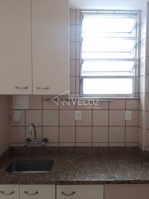 Apartamento à venda com 1 quarto, 45m² - Foto 11