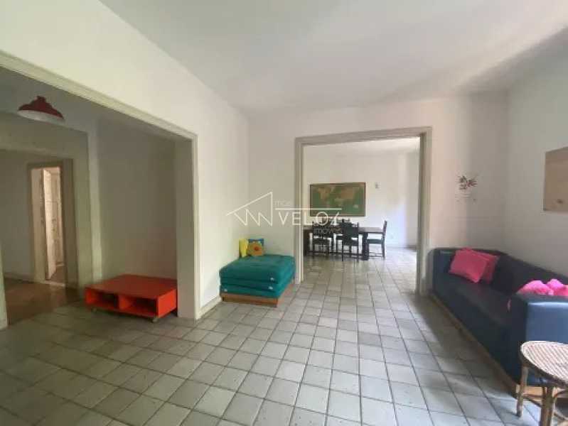 Apartamento à venda com 3 quartos, 227m² - Foto 2