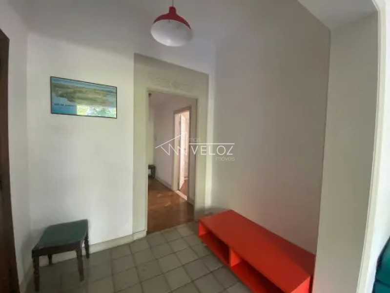 Apartamento à venda com 3 quartos, 227m² - Foto 4