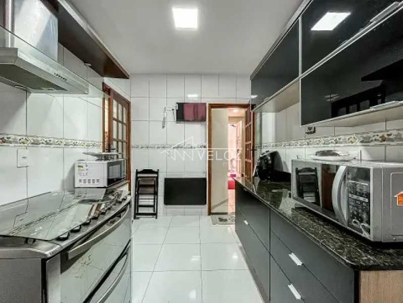 Casa à venda com 3 quartos, 297m² - Foto 6