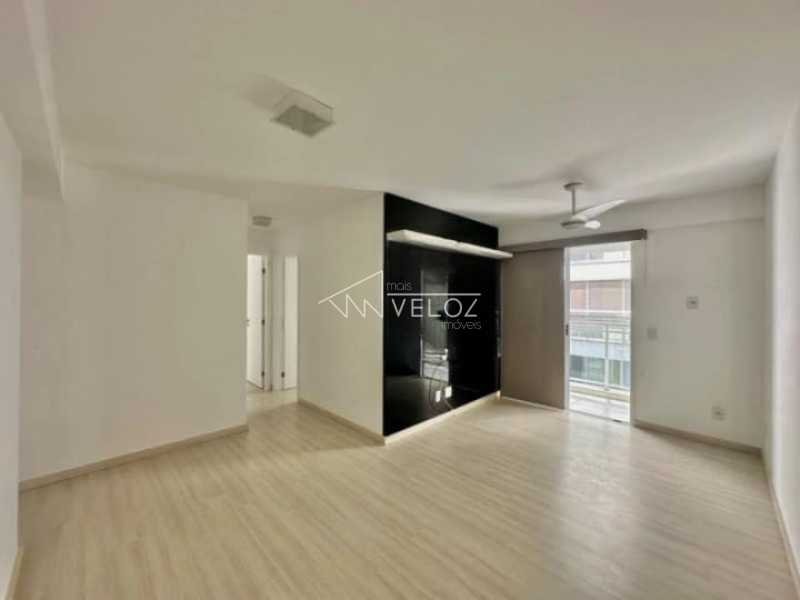 Apartamento à venda com 2 quartos, 70m² - Foto 1