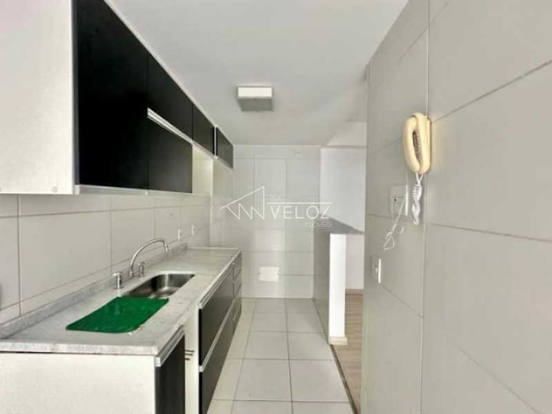 Apartamento à venda com 2 quartos, 70m² - Foto 10