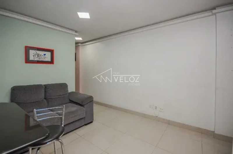 Apartamento à venda com 2 quartos, 62m² - Foto 2