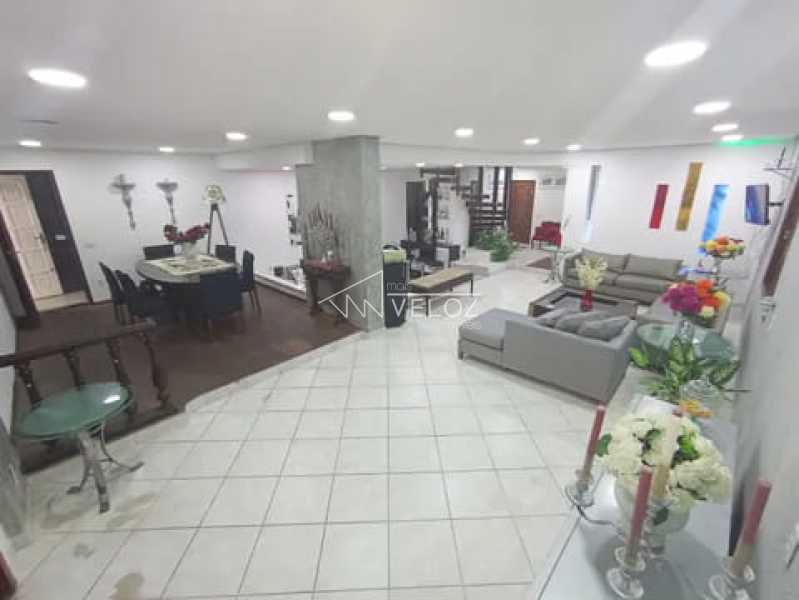 Casa à venda com 5 quartos, 1400m² - Foto 2