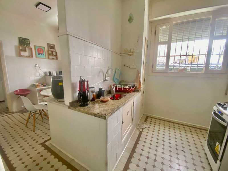 Apartamento à venda com 3 quartos, 200m² - Foto 9