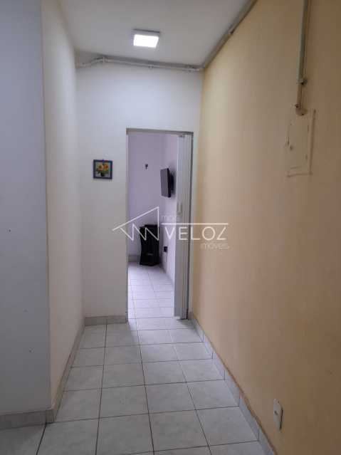 Apartamento à venda com 1 quarto, 24m² - Foto 2