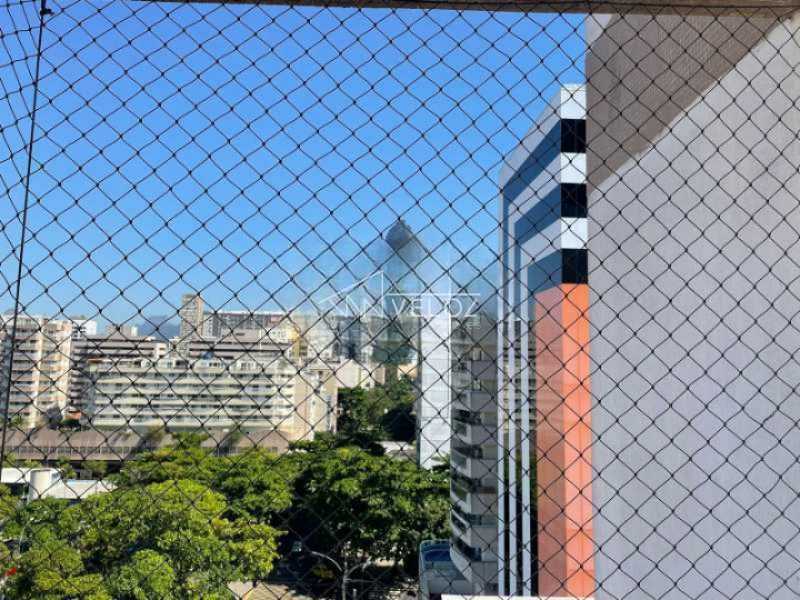 Apartamento à venda com 2 quartos, 82m² - Foto 2