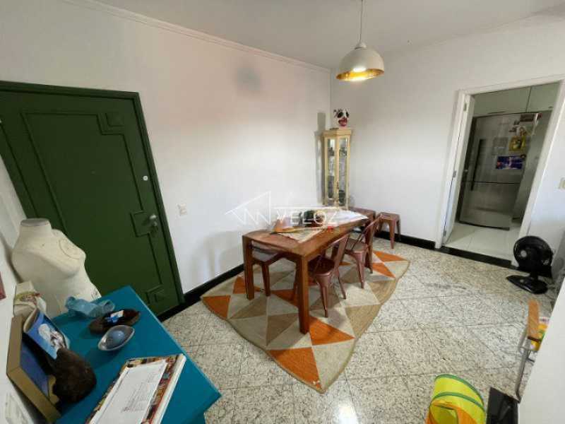 Apartamento à venda com 2 quartos, 62m² - Foto 2