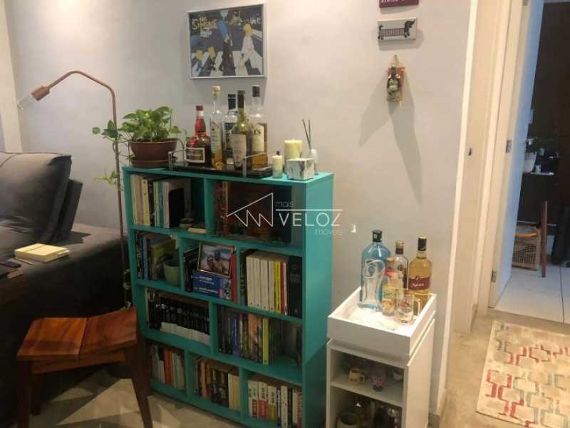 Apartamento à venda com 2 quartos, 61m² - Foto 2