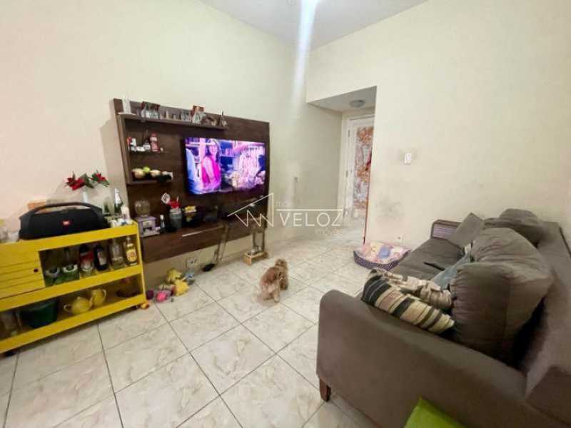 Apartamento à venda com 2 quartos, 67m² - Foto 2