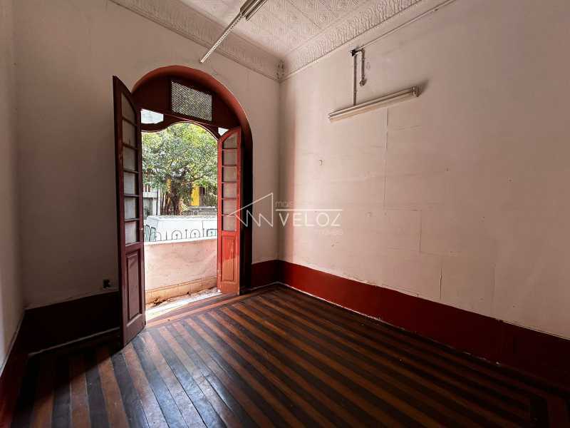 Casa à venda com 3 quartos, 207m² - Foto 3