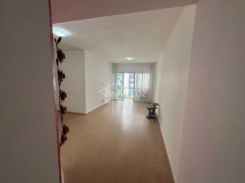 Apartamento à venda com 3 quartos, 103m² - Foto 2