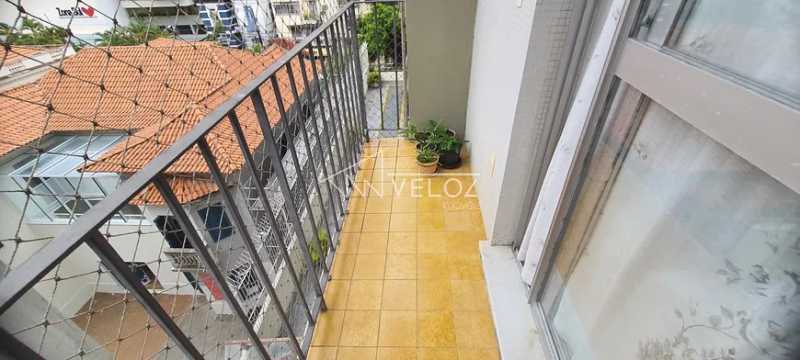 Apartamento à venda com 2 quartos, 77m² - Foto 3