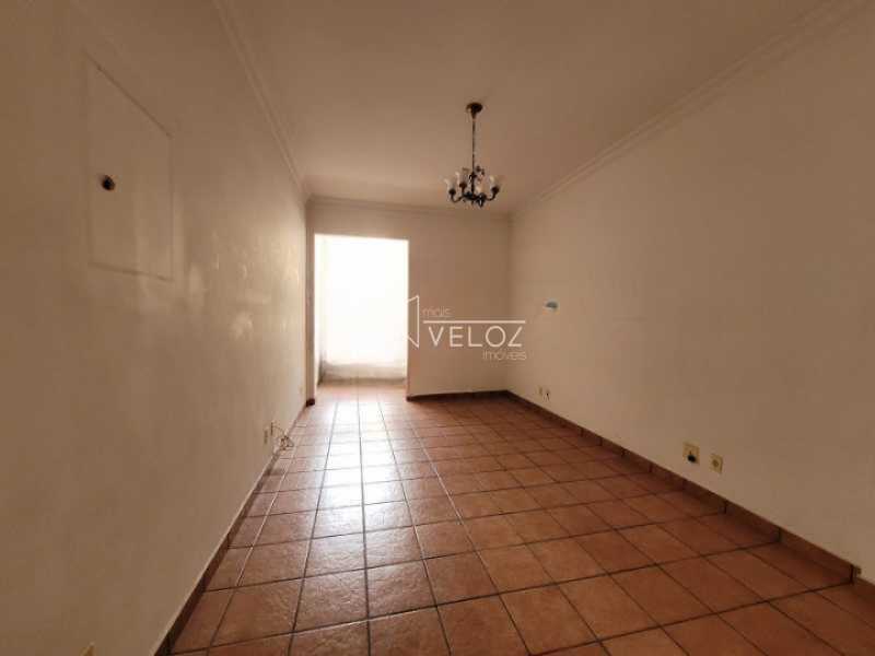 Apartamento à venda com 2 quartos, 96m² - Foto 2