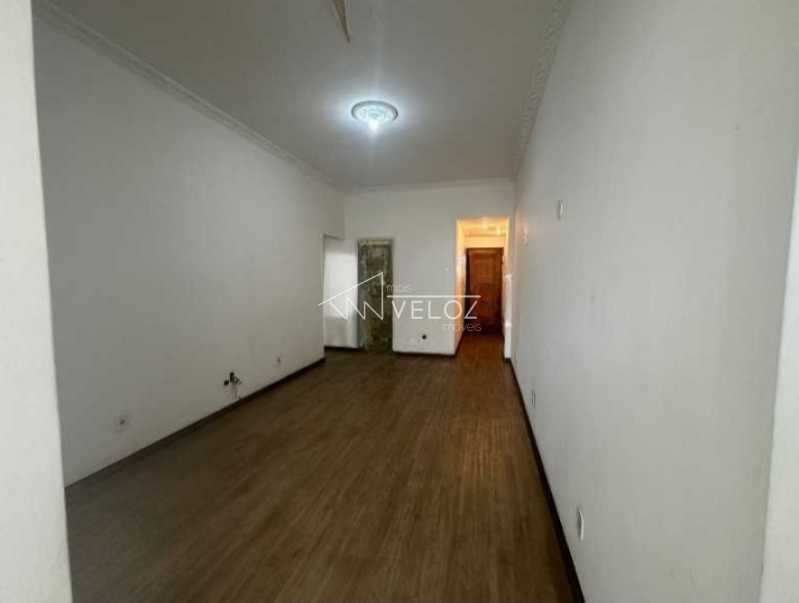 Apartamento à venda com 2 quartos, 77m² - Foto 2