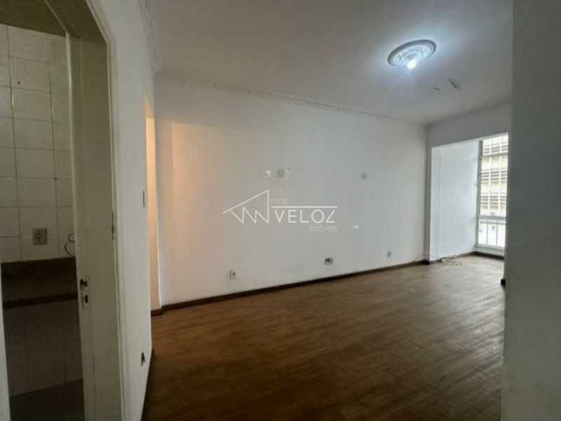 Apartamento à venda com 2 quartos, 77m² - Foto 1