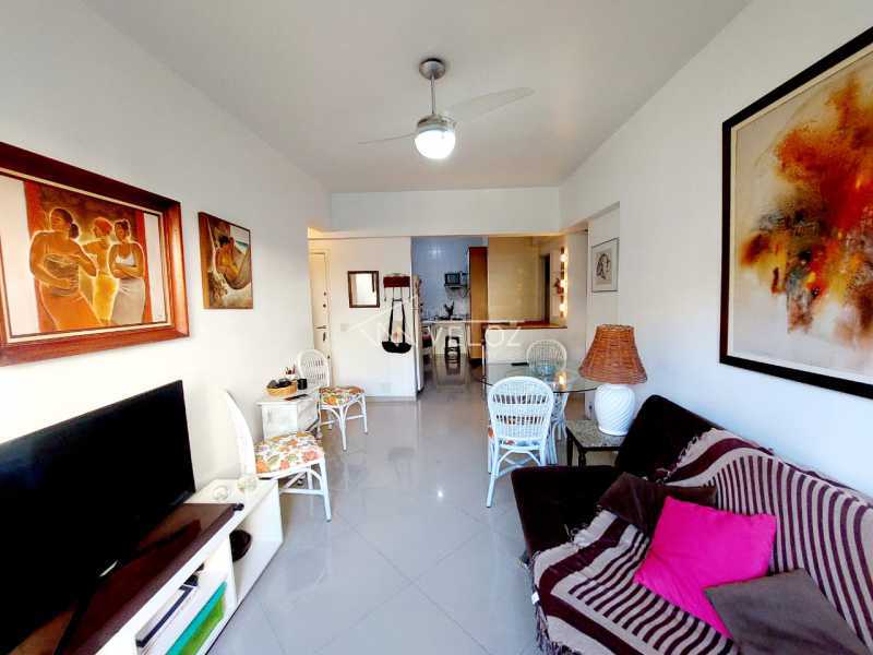 Apartamento à venda com 2 quartos, 61m² - Foto 1