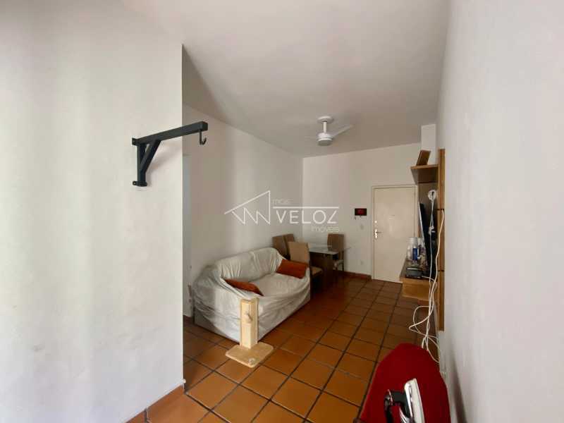 Apartamento à venda com 1 quarto, 57m² - Foto 2