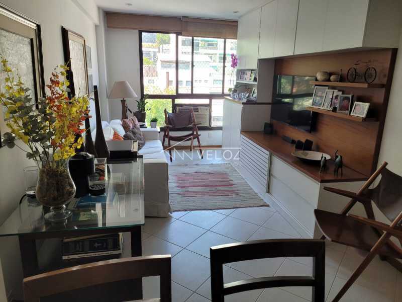 Apartamento à venda com 2 quartos, 67m² - Foto 1