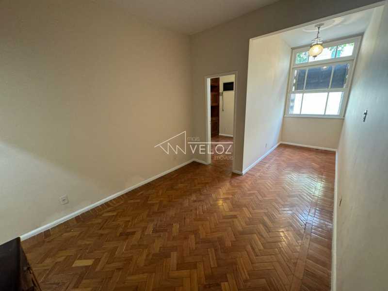 Apartamento à venda com 2 quartos, 70m² - Foto 1