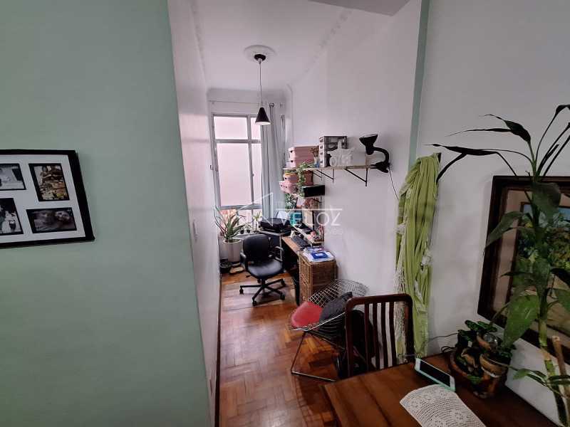 Apartamento à venda com 2 quartos, 62m² - Foto 2