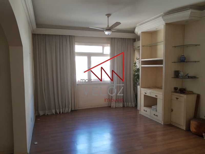 Apartamento à venda com 3 quartos, 140m² - Foto 2