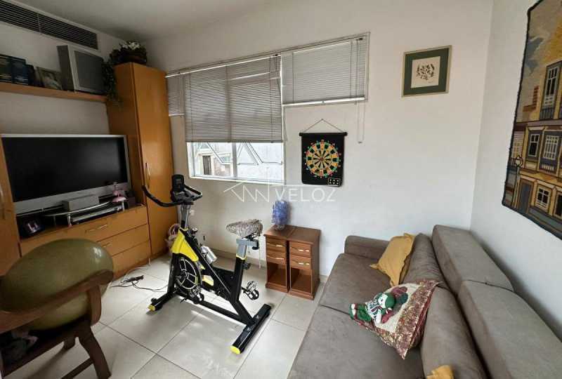 Apartamento à venda com 4 quartos, 195m² - Foto 2