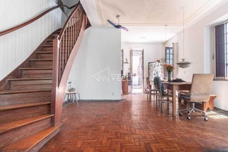 Casa à venda com 5 quartos, 174m² - Foto 1