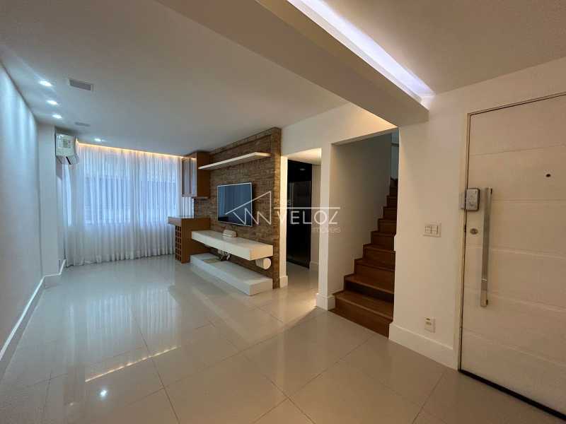 Apartamento à venda com 2 quartos, 61m² - Foto 1