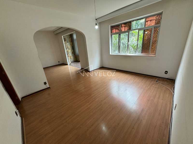 Apartamento à venda com 3 quartos, 106m² - Foto 2