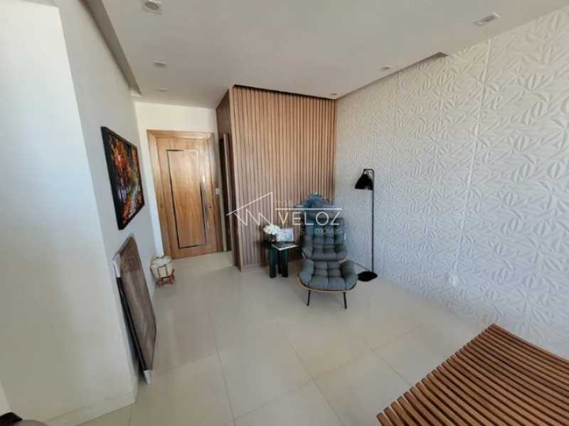 Apartamento à venda com 3 quartos, 97m² - Foto 2