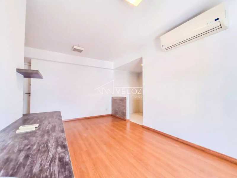 Apartamento à venda com 2 quartos, 70m² - Foto 2