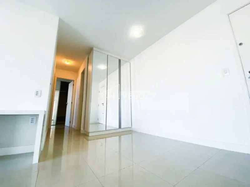 Apartamento à venda com 2 quartos, 79m² - Foto 13