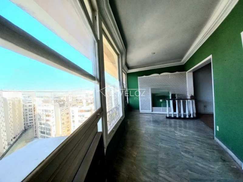 Apartamento à venda com 4 quartos, 229m² - Foto 2