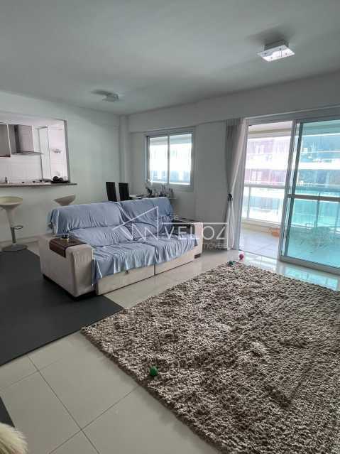 Apartamento à venda com 2 quartos, 90m² - Foto 1