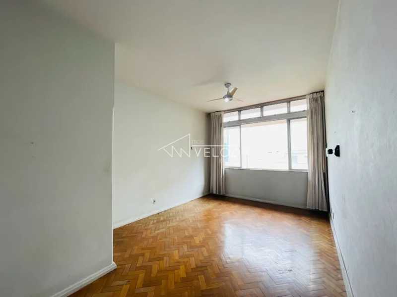 Apartamento à venda com 3 quartos, 97m² - Foto 2