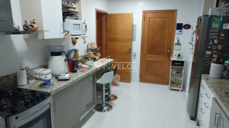 Apartamento à venda com 4 quartos, 150m² - Foto 9