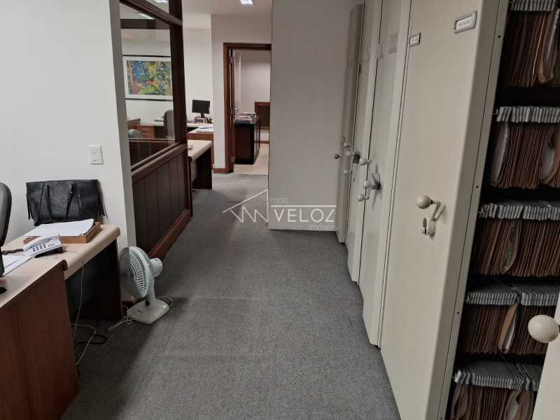 Conjunto Comercial-Sala à venda com 3 quartos, 562m² - Foto 4