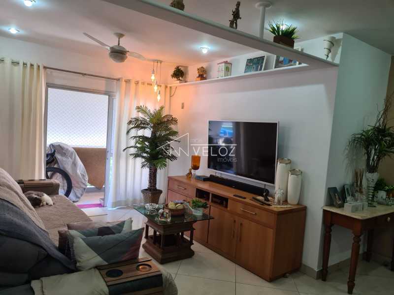 Apartamento à venda com 3 quartos, 113m² - Foto 2