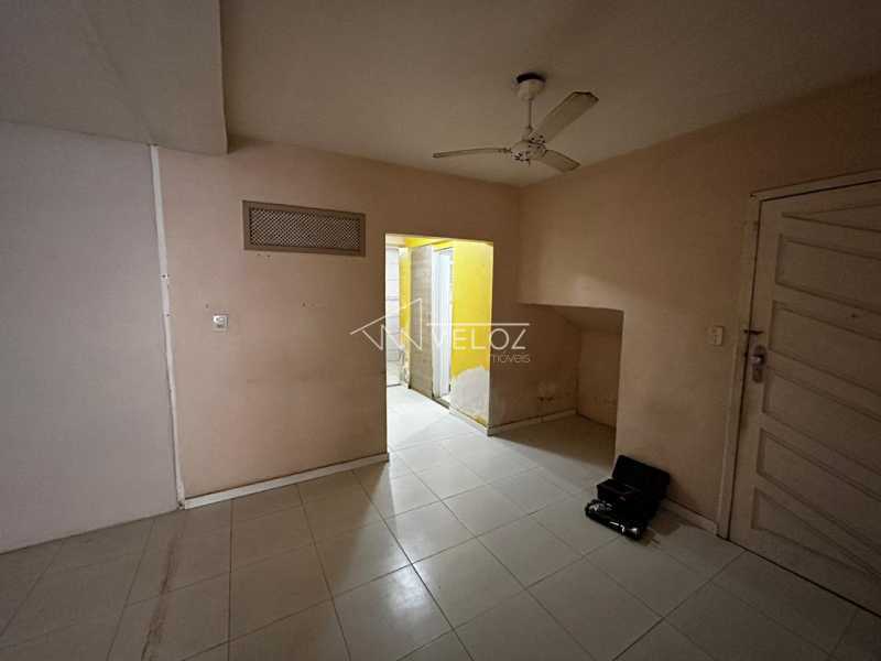 Apartamento à venda com 3 quartos, 42m² - Foto 2