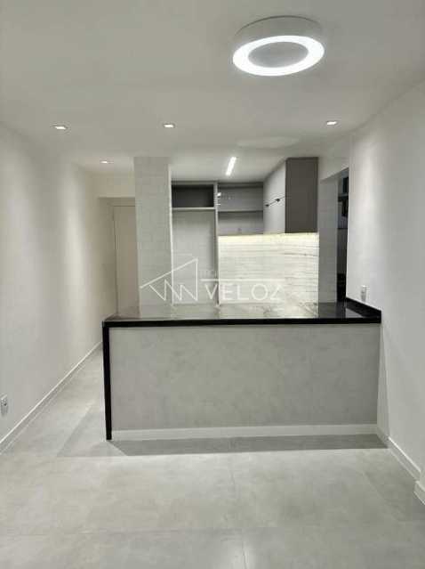 Apartamento à venda com 2 quartos, 70m² - Foto 3