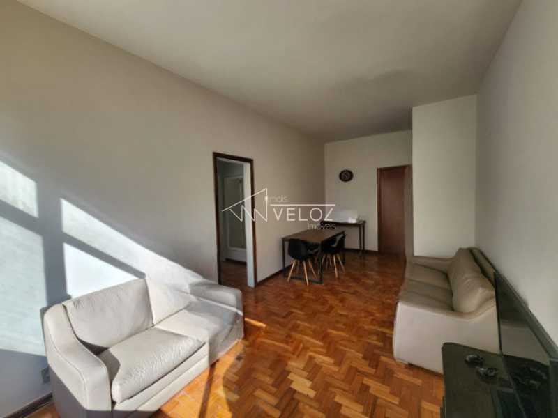 Apartamento à venda com 2 quartos, 75m² - Foto 4