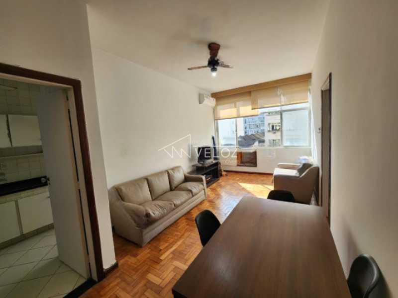 Apartamento à venda com 2 quartos, 75m² - Foto 2