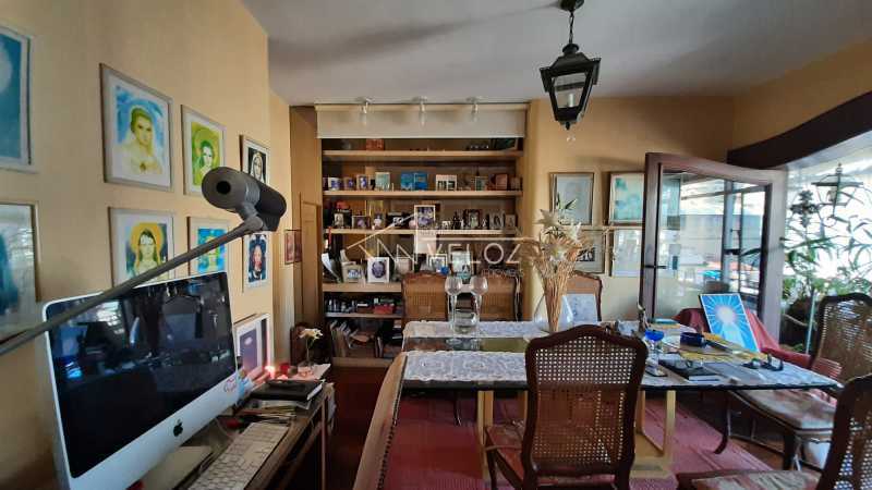 Apartamento à venda com 4 quartos, 221m² - Foto 10