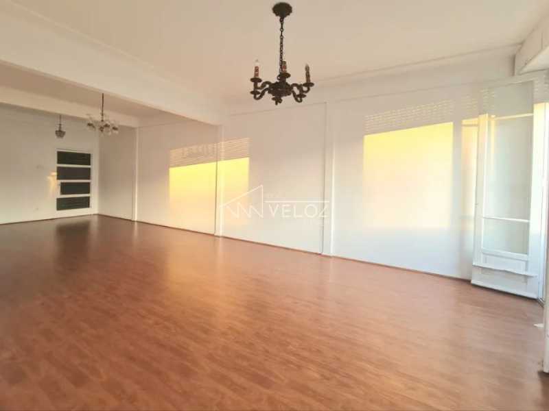 Apartamento à venda com 3 quartos, 160m² - Foto 2