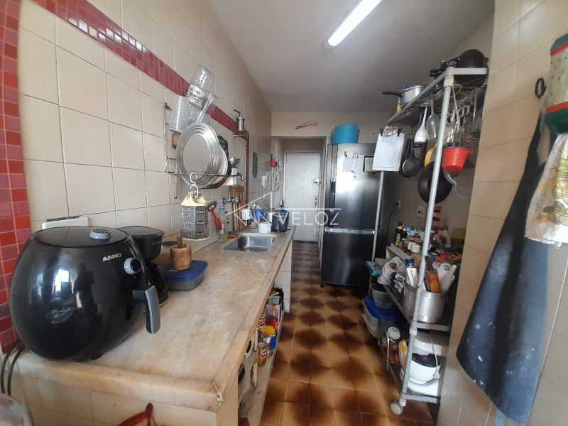 Apartamento à venda com 2 quartos, 70m² - Foto 13