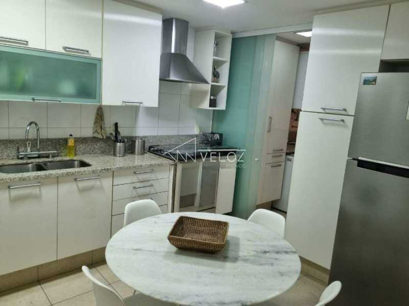 Apartamento à venda com 3 quartos, 147m² - Foto 9