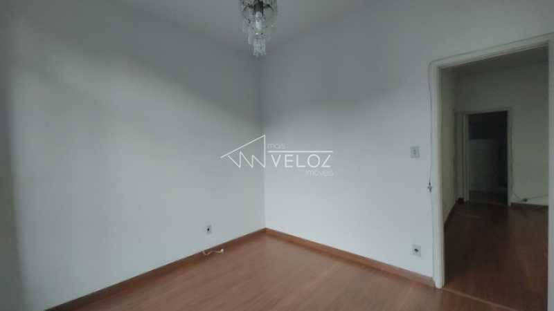 Apartamento à venda com 2 quartos, 75m² - Foto 4