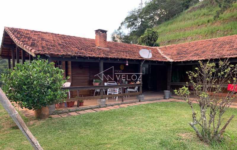 Casa à venda com 4 quartos, 261m² - Foto 2