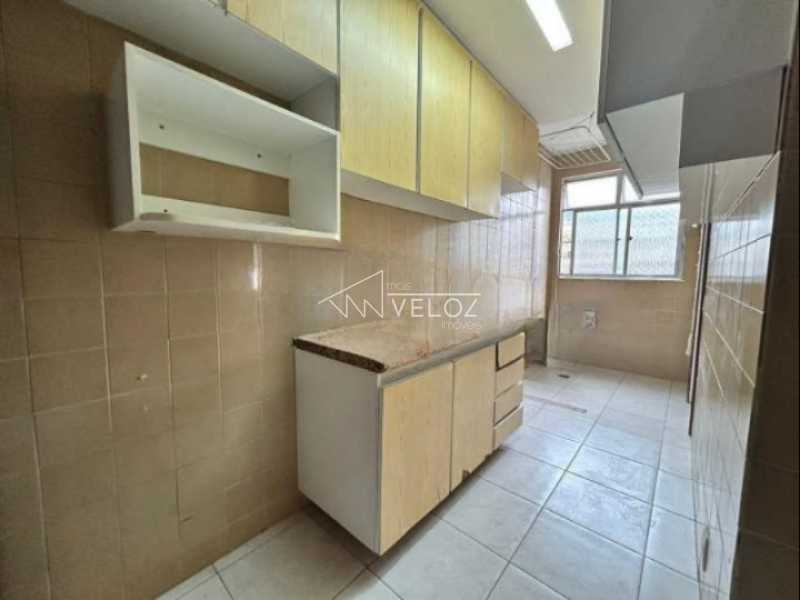 Apartamento à venda com 2 quartos, 75m² - Foto 11